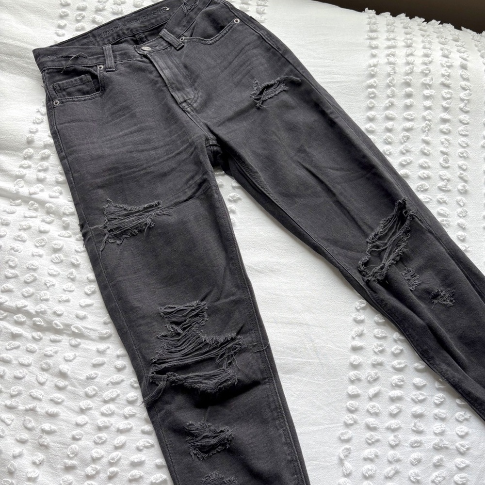 American Eagle Distressed Black Ripped Hi-Rise Jeans • Size 00